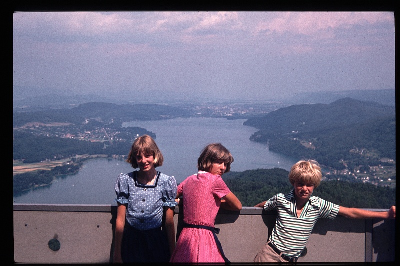 35.Piramidenkogl jun 1976 Brigitte,Marion,Peter.JPG